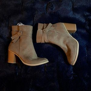 American Eagle light brown booties in size 6.5